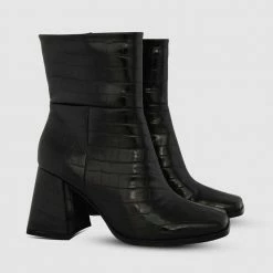 Kat Maconie Extended Sizing Saffle Boots*