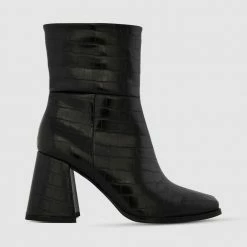 Kat Maconie Extended Sizing Saffle Boots*